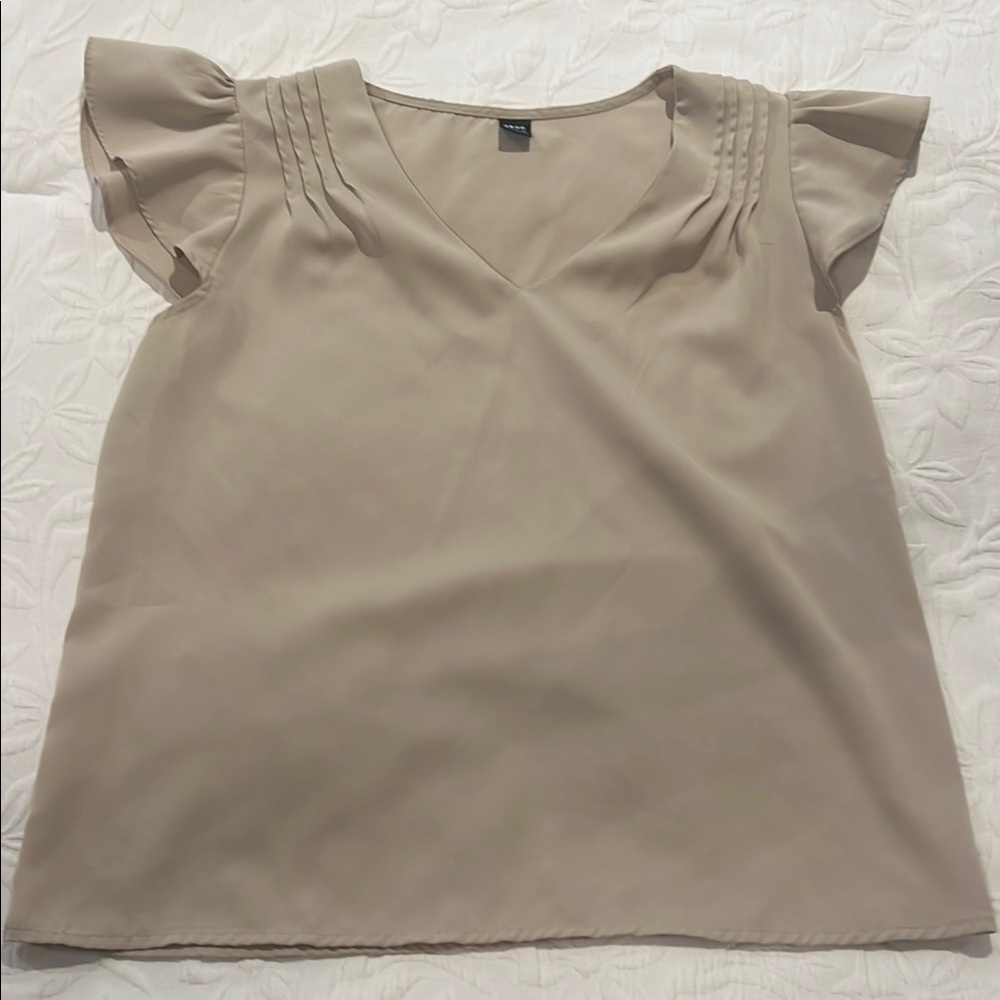 🛍️5 For $25🛍️ Women's Beige V-Neck Top